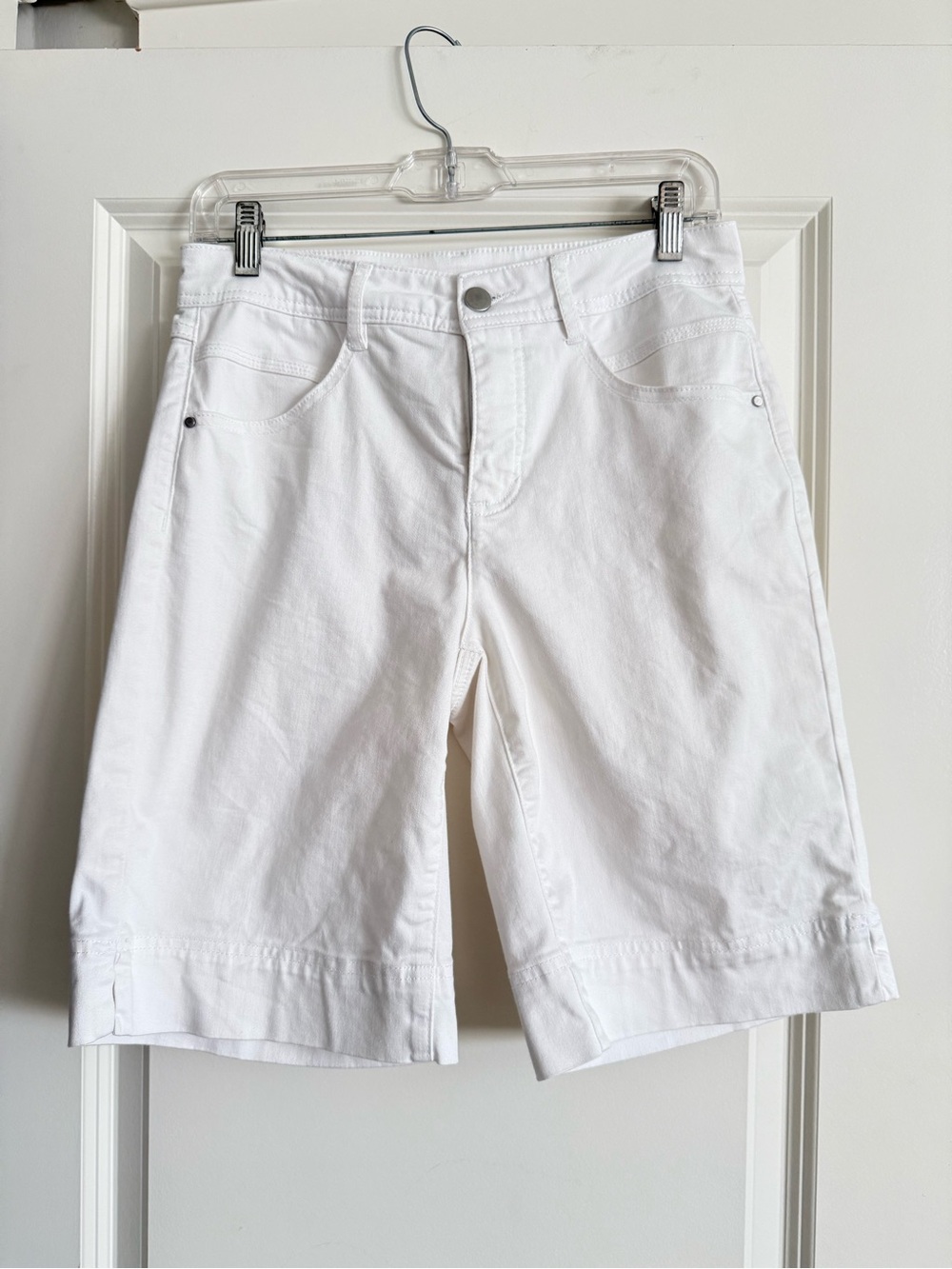 Tribal White Knee-Length Women's Bermuda Shorts